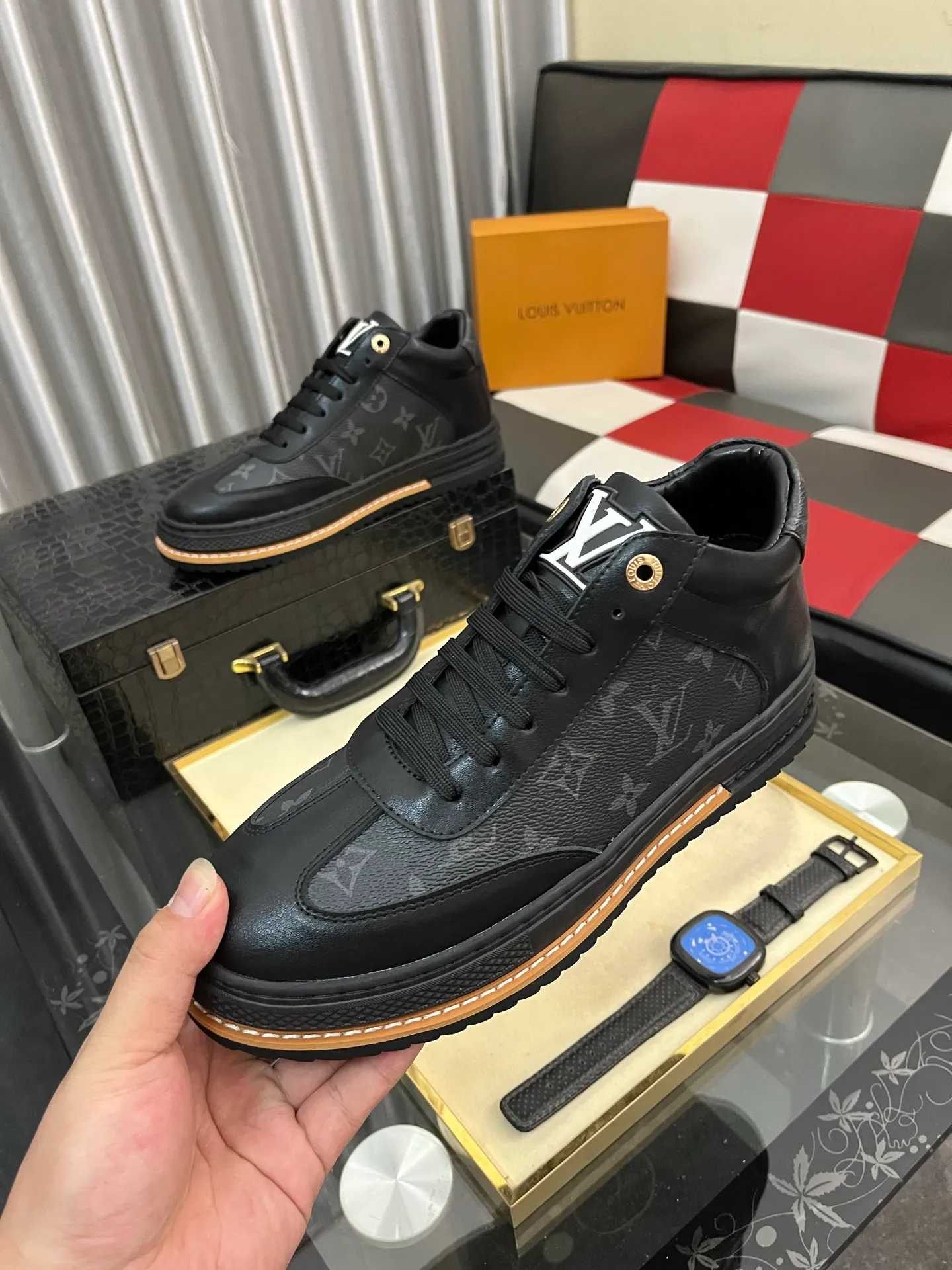 Men's shoes💰: 420⌚️⌚️"LOUI* VUITTO*" popular men's casual shoes, genuine Italian development💯purchase level quality✔️The upper is made of first-layer cowhide, comfortable and soft sheepskin foot pads⚡️Fashionable and versatile. The toe last shape is firm and full, and the soles are made from LV original molds and can be moved in and out of the counter at will. Light and comfortable on the foot~purely handmade, details determine quality! Size:38-442️⃣Colors available